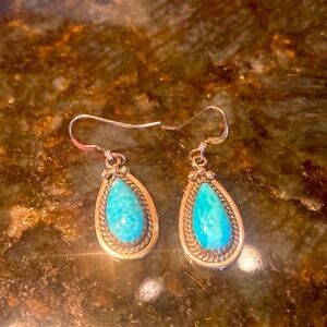 Native American turquoise and sterling silver drop earrings🌺Vintage